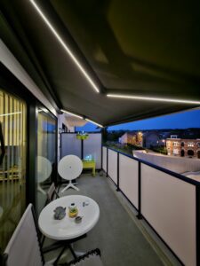 Zonwerende luifel met LED verlichting