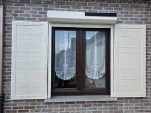 Voorzetrolluiken op zonenergie